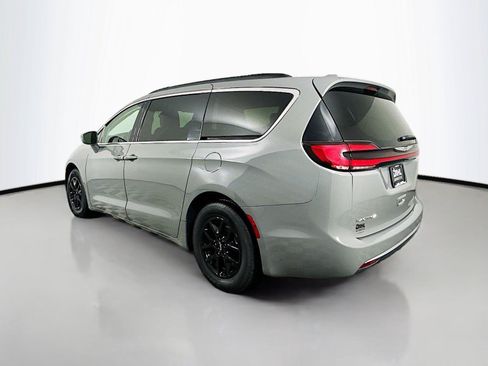 Used 2022 Chrysler Pacifica Touring-L FWD image 5