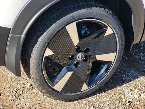 New 2025 Nissan Kicks SR image 5