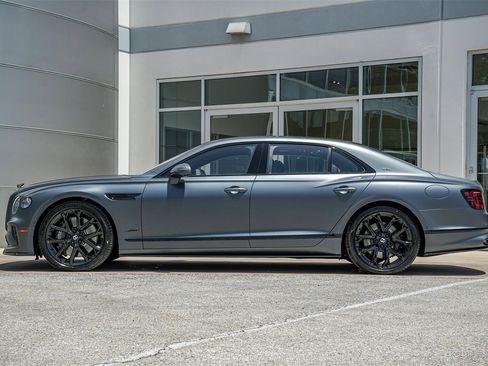 New 2025 Bentley Flying Spur Plug-In Hybrid image 14