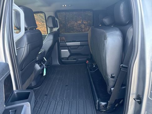 Used 2022 Ford F150 Lariat w/ Equipment Group 502A High image 6