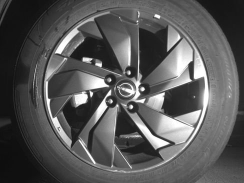 Used 2025 Nissan Rogue SV FWD image 12