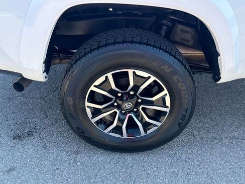Used 2023 Toyota Tacoma TRD Sport w/ Technology Package AWD/4WD image 40