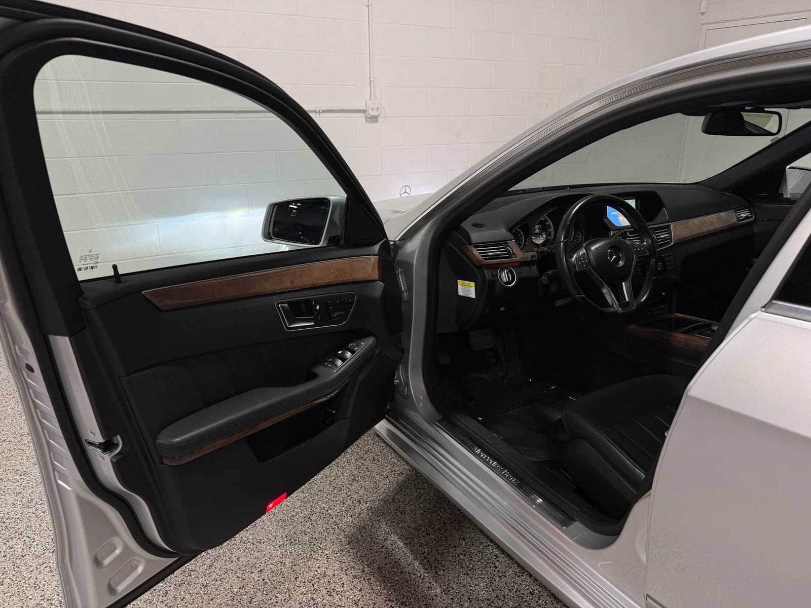 Used 2012 Mercedes-Benz E 550 4MATIC Sedan image 9