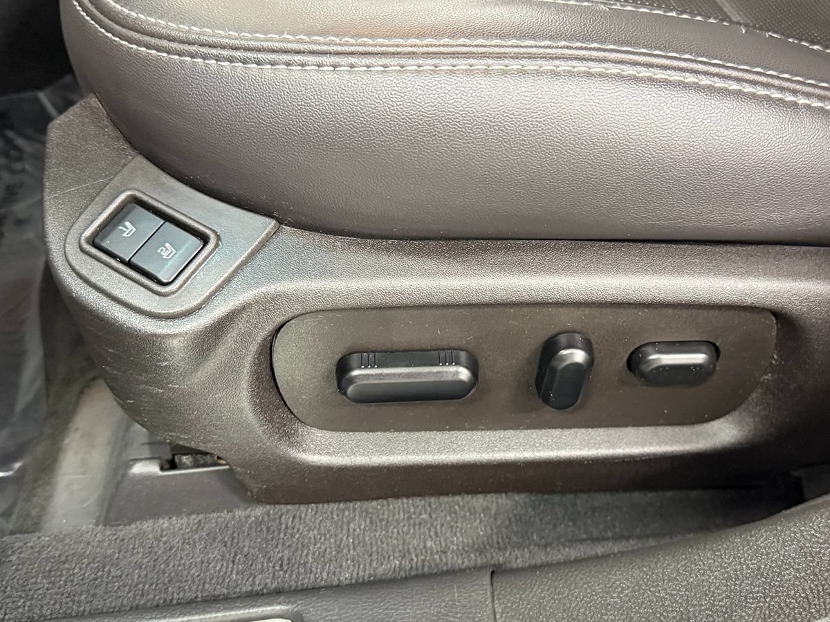 Used 2019 Ford Taurus Limited AWD/4WD image 25