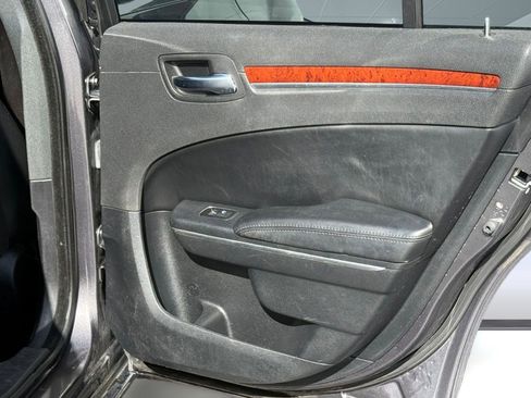Used 2013 Chrysler 300 w/ Driver Convenience Group image 31