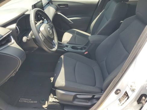 Used 2022 Toyota Corolla Cross LE w/ Moonroof Package FWD image 5