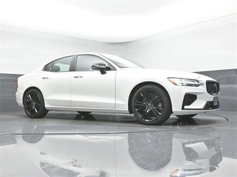 Used 2024 Volvo S60 T8 Ultimate image 37