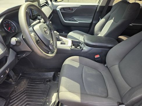 Used 2021 Toyota RAV4 LE AWD/4WD image 7