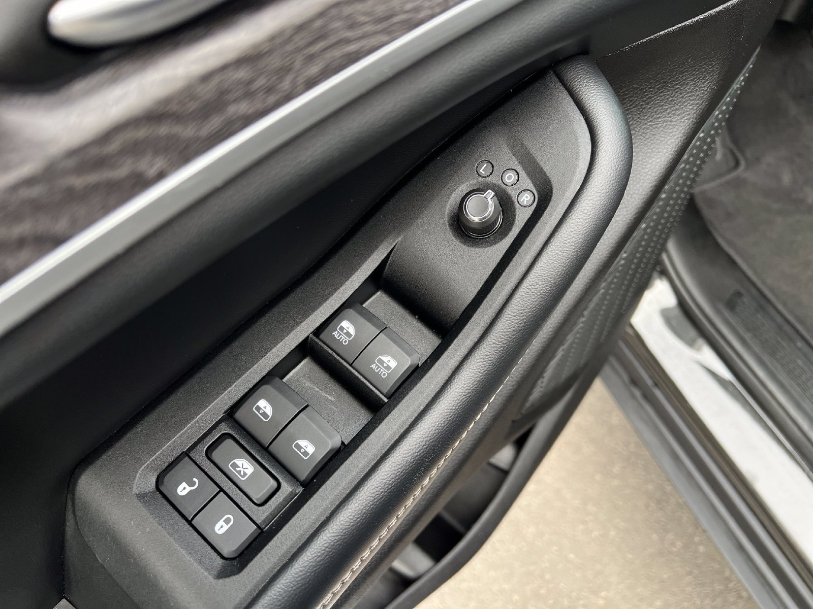 Used 2023 Jeep Grand Cherokee L Limited w/ Luxury Tech Group II AWD/4WD image 20
