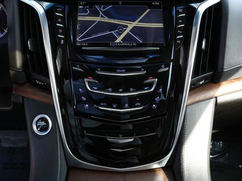 Used 2018 Cadillac Escalade ESV Luxury AWD/4WD image 35