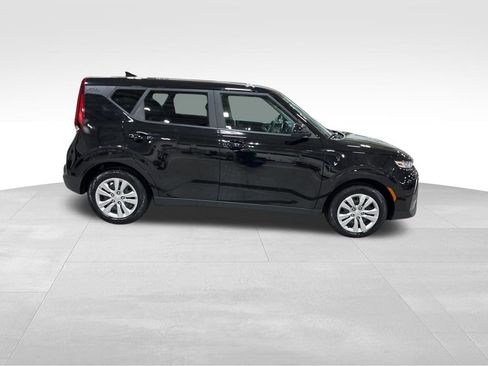 Used 2022 Kia Soul LX image 7
