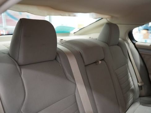 Used 2014 Ford Taurus SE FWD image 16