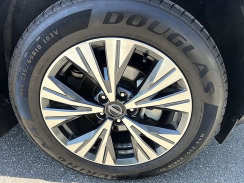 Certified 2023 Nissan Rogue SV FWD image 12