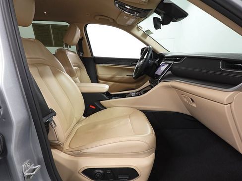 Used 2022 Jeep Grand Cherokee L Limited image 17