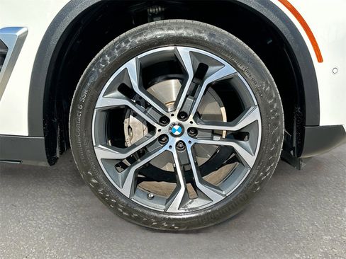Used 2024 BMW X5 sDrive40i w/ Premium Package image 32