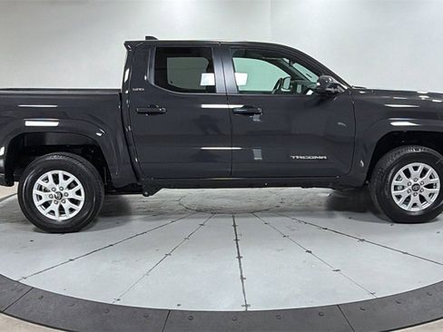 Certified 2025 Toyota Tacoma SR5 image 6