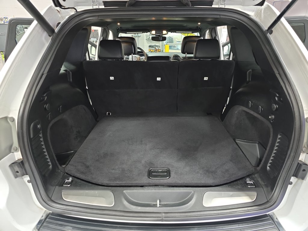 Used 2019 Jeep Grand Cherokee Limited AWD/4WD image 12