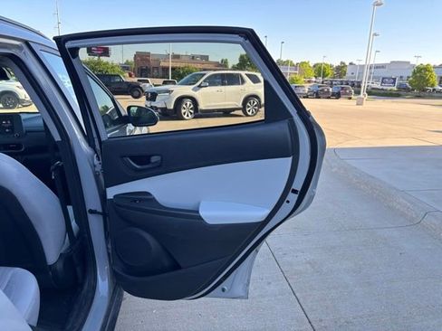 Used 2023 Hyundai Kona SEL AWD/4WD image 23