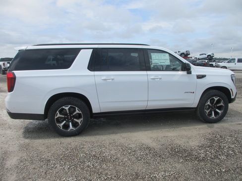 New 2026 GMC Yukon XL AT4 Ultimate AWD/4WD image 3