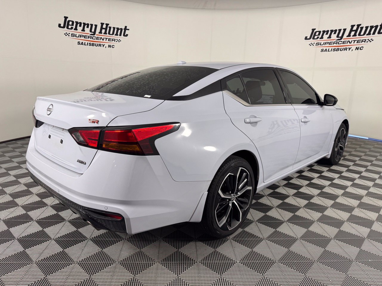 Used 2024 Nissan Altima 2.5 SR w/ SR Premium Package AWD/4WD image 7