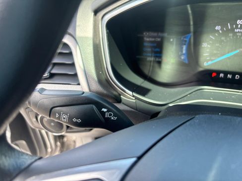 Used 2019 Ford Fusion SE FWD image 16