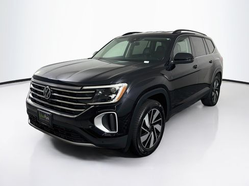 Used 2025 Volkswagen Atlas SE FWD image 3