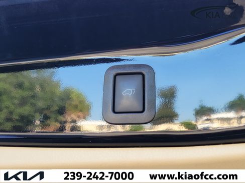 Used 2019 Toyota Highlander XLE FWD image 12