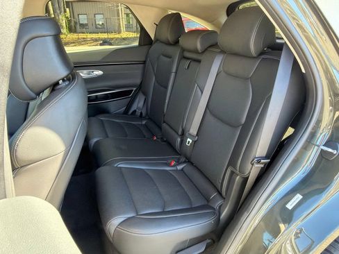 Used 2025 Genesis GV70 2.5T AWD/4WD image 19