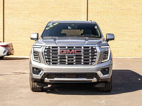 Used 2026 GMC Yukon Denali w/ Sun & Power Step Package AWD/4WD image 2