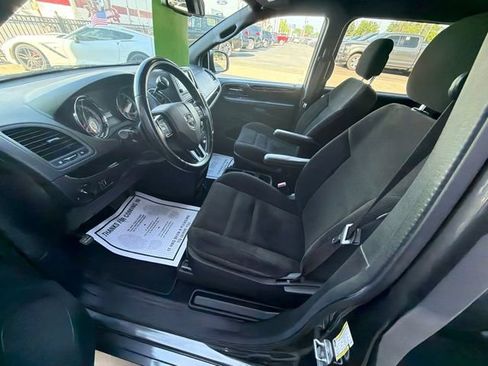 Used 2017 Dodge Grand Caravan SE FWD image 33