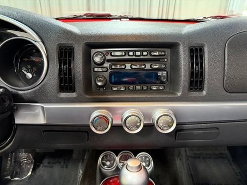 Used 2004 Chevrolet SSR w/ Preferred Equipment Group RWD image 15
