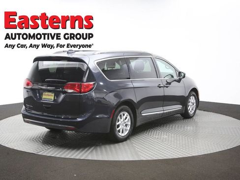 Used 2020 Chrysler Pacifica Touring-L FWD image 43