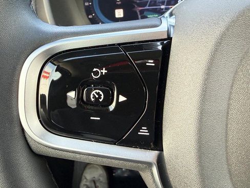 Used 2025 Volvo XC90 B6 Plus image 18