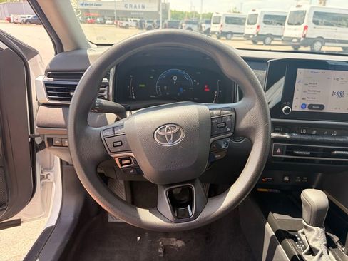 Used 2025 Toyota Camry LE image 17