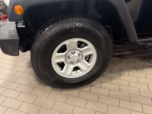 Used 2016 Jeep Wrangler Unlimited Sport w/ Connectivity Group AWD/4WD image 11