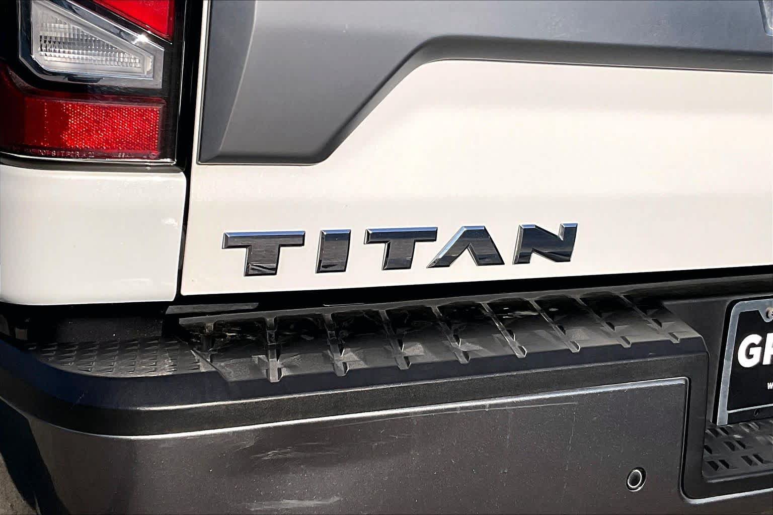 Used 2023 Nissan Titan Platinum Reserve w/ Moonroof Package AWD/4WD image 10