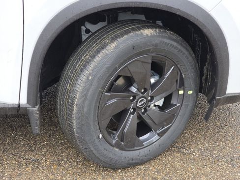 New 2026 Nissan Rogue SV w/ Cold Weather Package AWD/4WD image 9