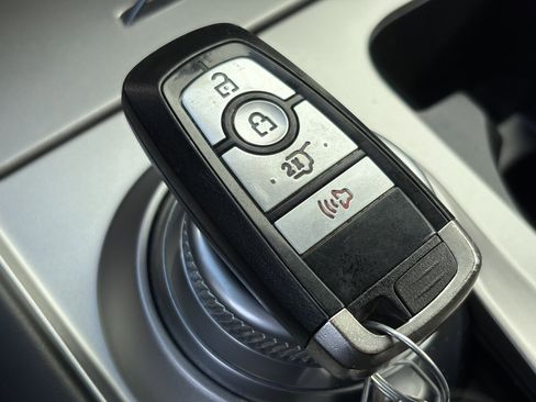 Used 2020 Ford Explorer XLT image 32