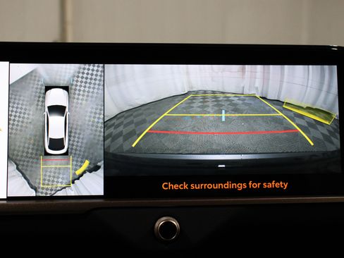 Used 2025 Toyota Crown Limited image 15