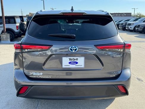 Used 2023 Toyota Highlander XLE FWD image 6