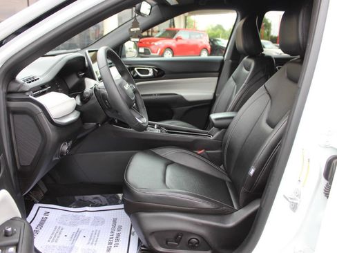 Used 2025 Jeep Compass Limited AWD/4WD image 17