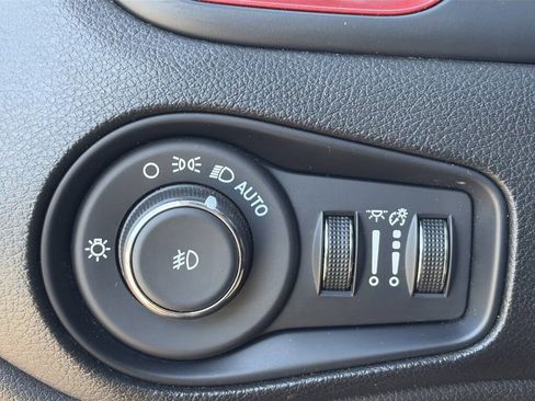 Used 2023 Jeep Renegade Trailhawk image 25