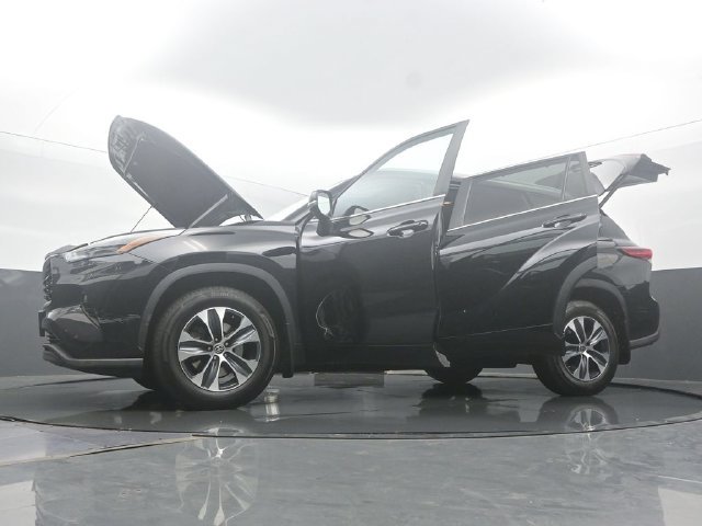 Used 2023 Toyota Highlander XLE AWD/4WD image 61