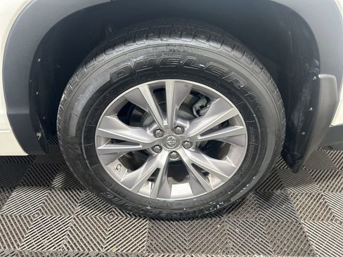 Used 2015 Toyota Highlander XLE image 30