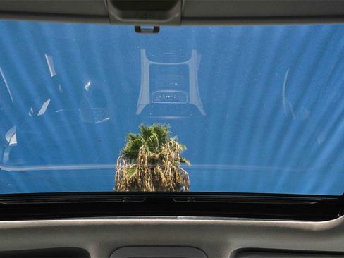 Used 2022 GMC Acadia Denali w/ Denali Ultimate Package image 16