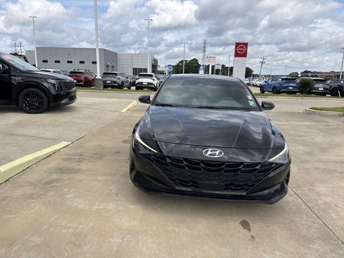 Used 2023 Hyundai Elantra SEL w/ Convenience Package FWD image 8