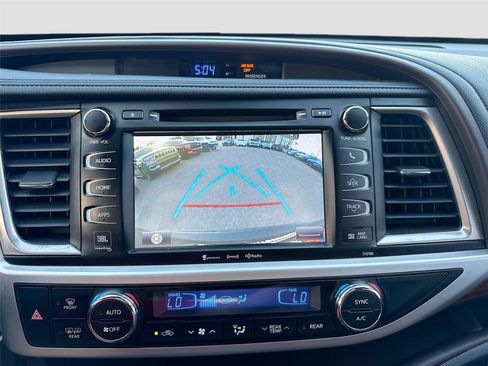 Used 2017 Toyota Highlander Limited Platinum image 14