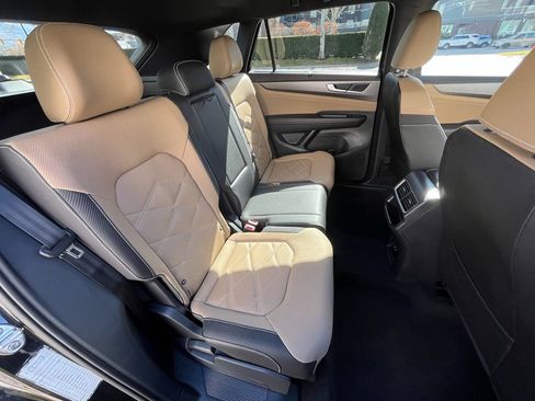 Used 2025 Volkswagen Atlas Cross Sport SE image 29