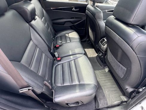 Used 2019 Kia Sorento SX image 27