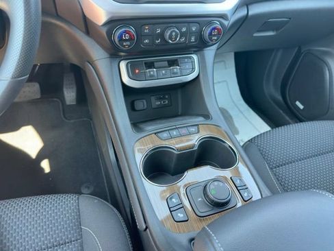 Used 2023 GMC Acadia SLE w/ Driver Convenience Package AWD/4WD image 25